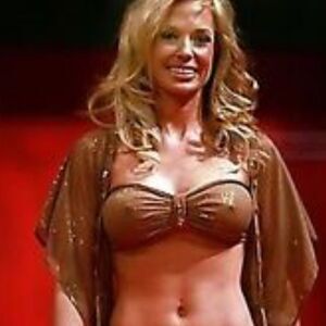 Beach Bunny Can't Get Enough Bandeau Bikini Top Nwt